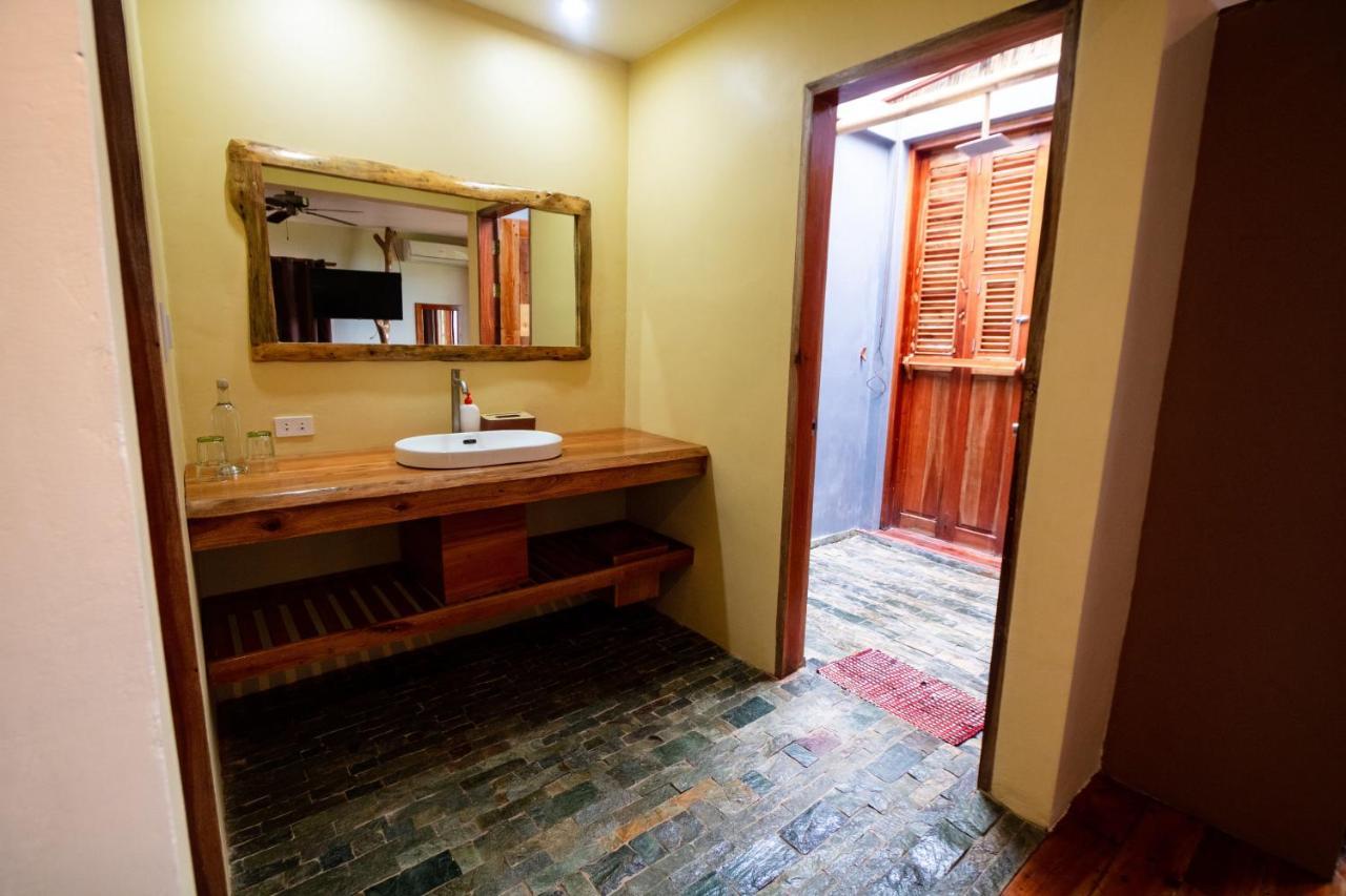 Nakabalo Guesthouse & Restaurant Сикихор Экстерьер фото
