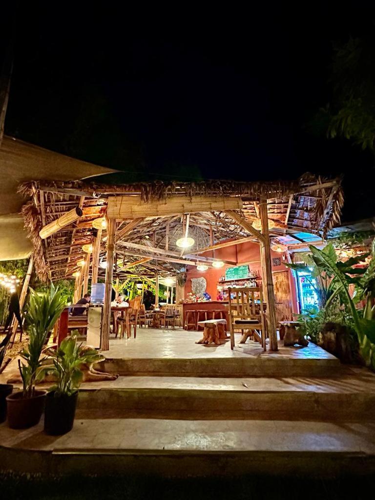 Nakabalo Guesthouse & Restaurant Сикихор Экстерьер фото